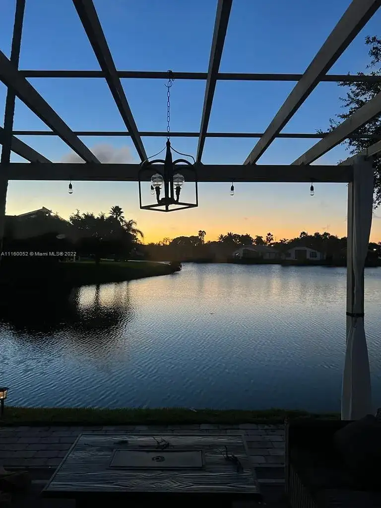 8712 NW 76th Dr, Tamarac FL 33321 photo 2