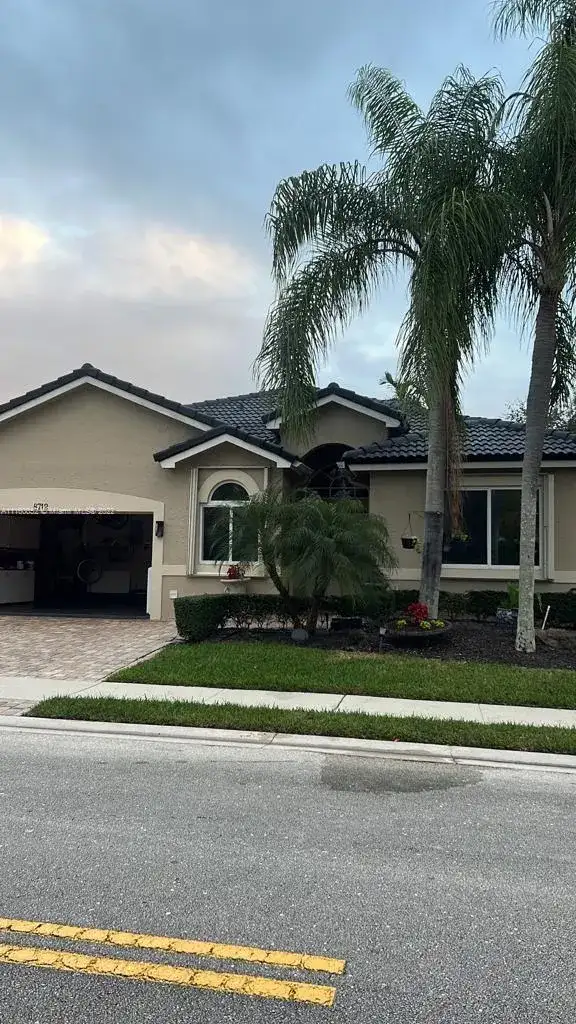 8712 NW 76th Dr, Tamarac FL 33321 photo 3