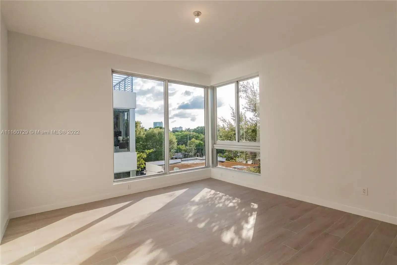 545 SW 11th St # 308, Miami FL 33129 photo 5