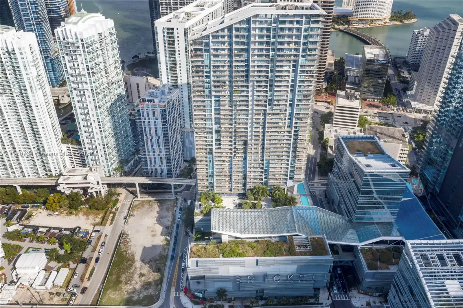 68 SE 6th St # 3911, Miami FL 33131 photo 5