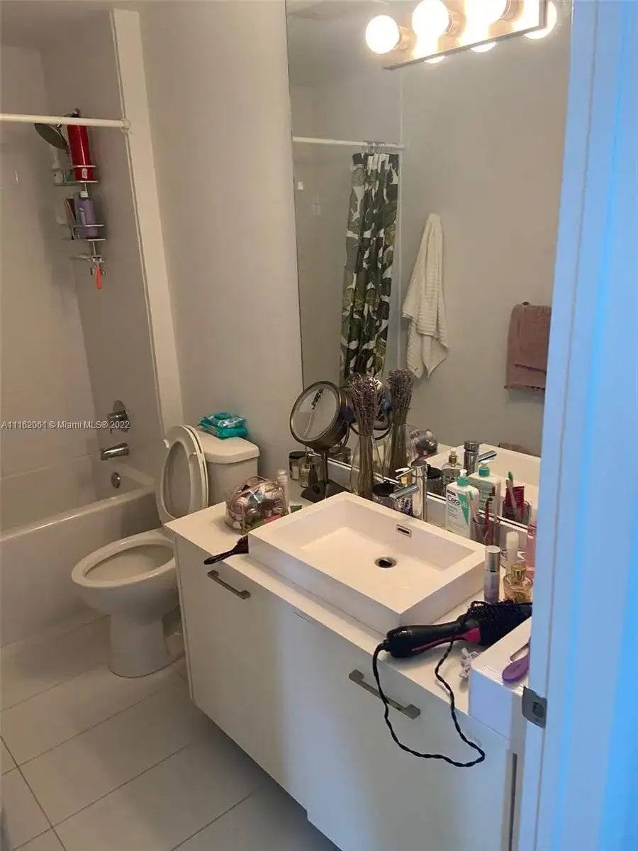 151 SE 1st St, Miami FL 33131 photo 2