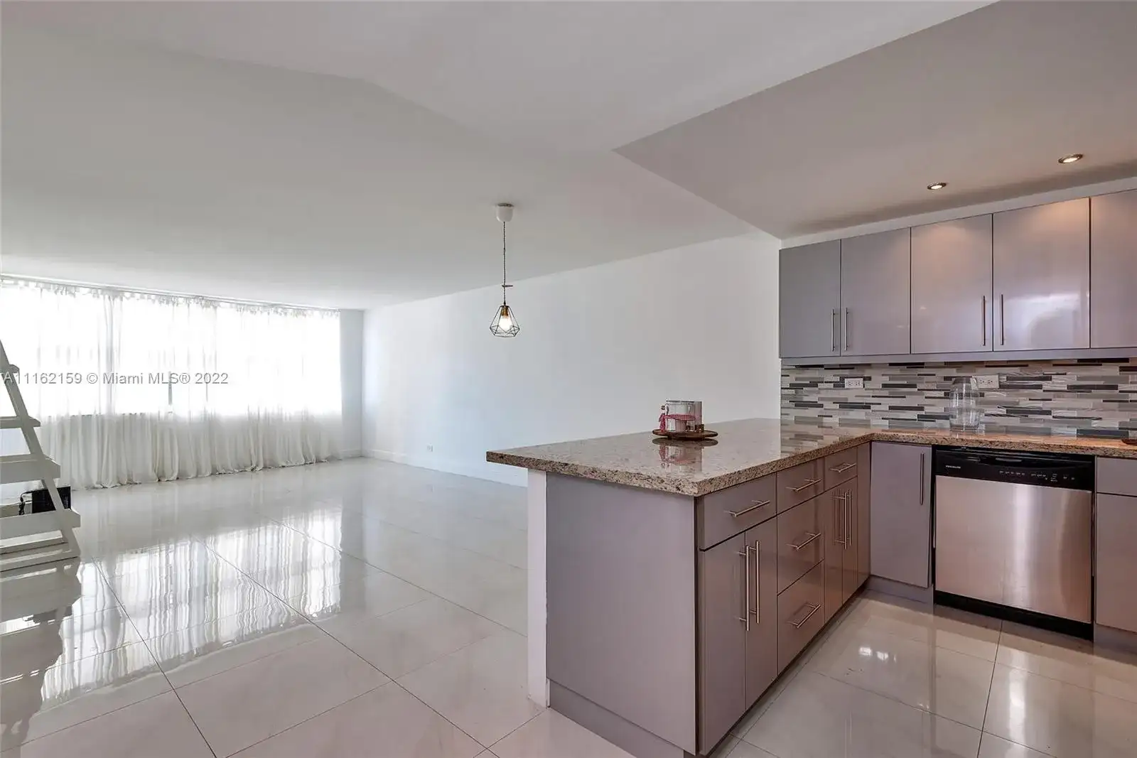 6039 Collins Ave # 709, Miami Beach FL 33140 photo 2