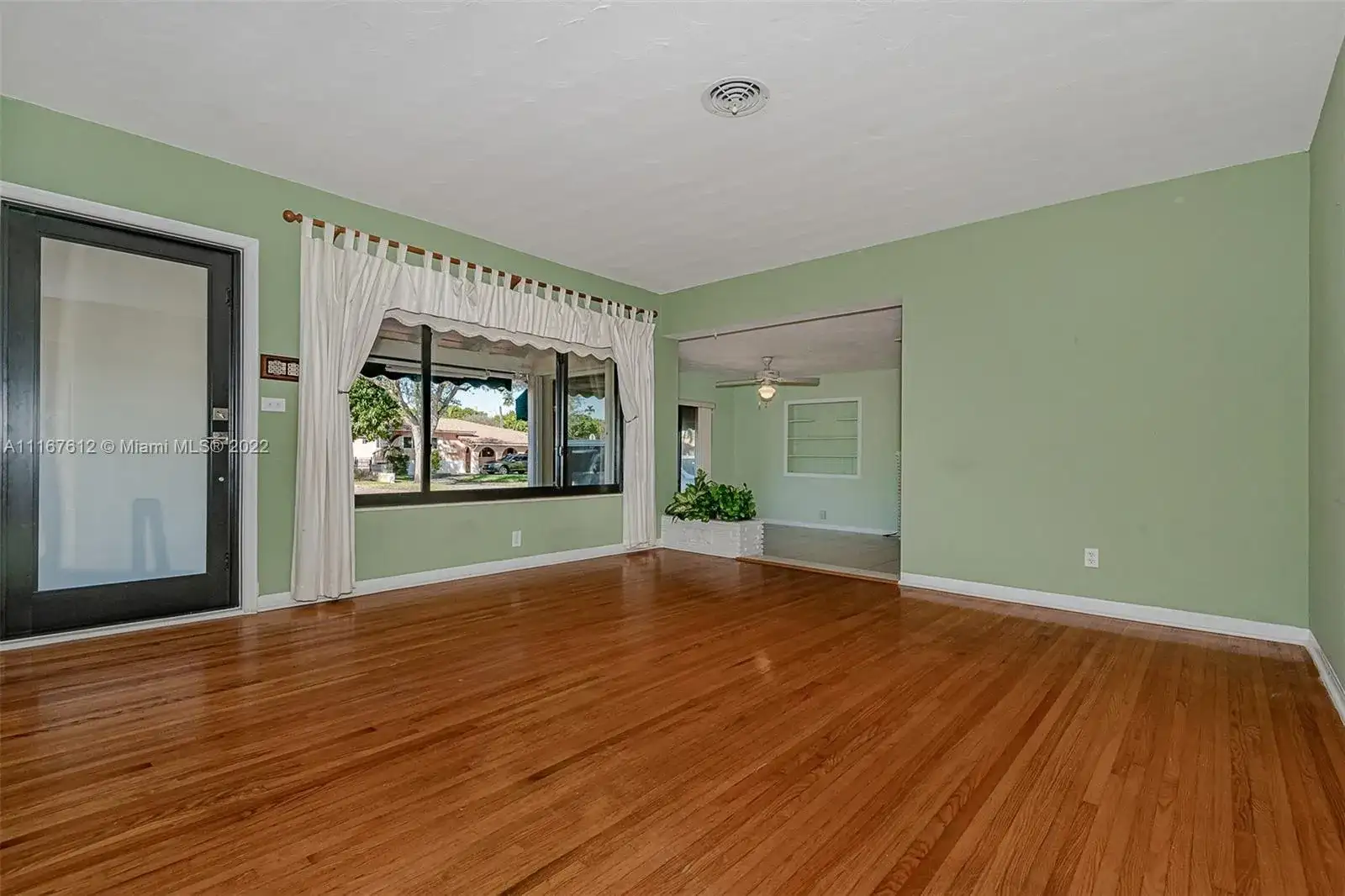 901 Apache St, Miami Springs FL 33166 photo 3