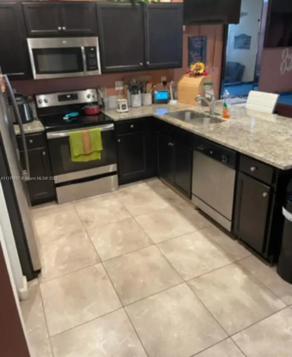 108 SE 34th Ter, Homestead FL 33033 photo 2