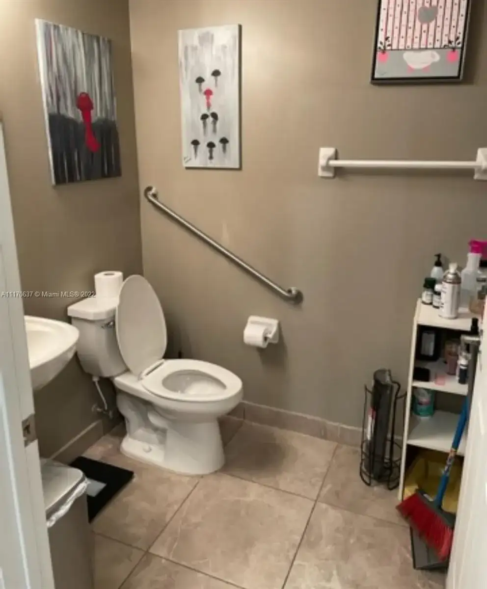 108 SE 34th Ter, Homestead FL 33033 photo 4