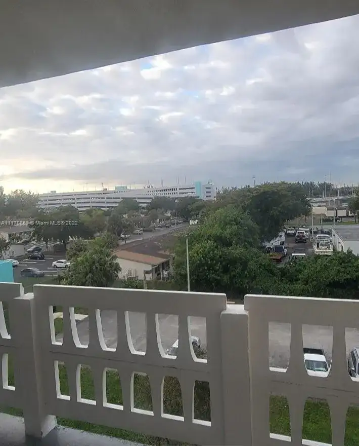 15600 NW 7th Ave # 511, Miami FL 33169 photo 2