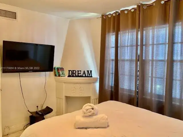 1526 Pennsylvania Ave # 17, Miami Beach FL 33139 photo 2