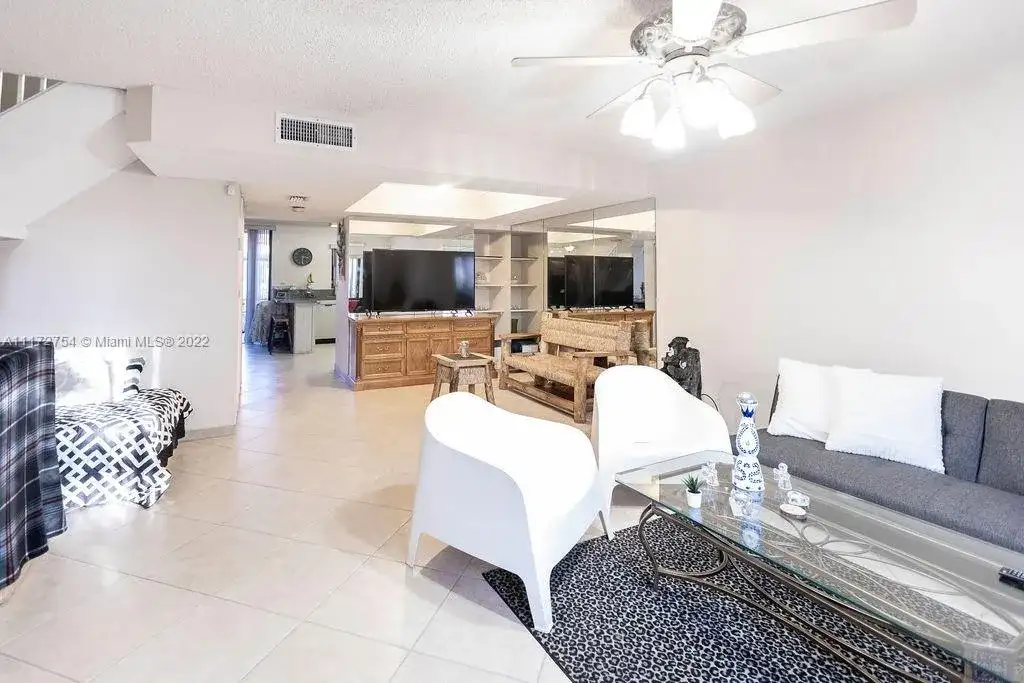 1275 NW 123rd Ter, Pembroke Pines FL 33026 photo 5