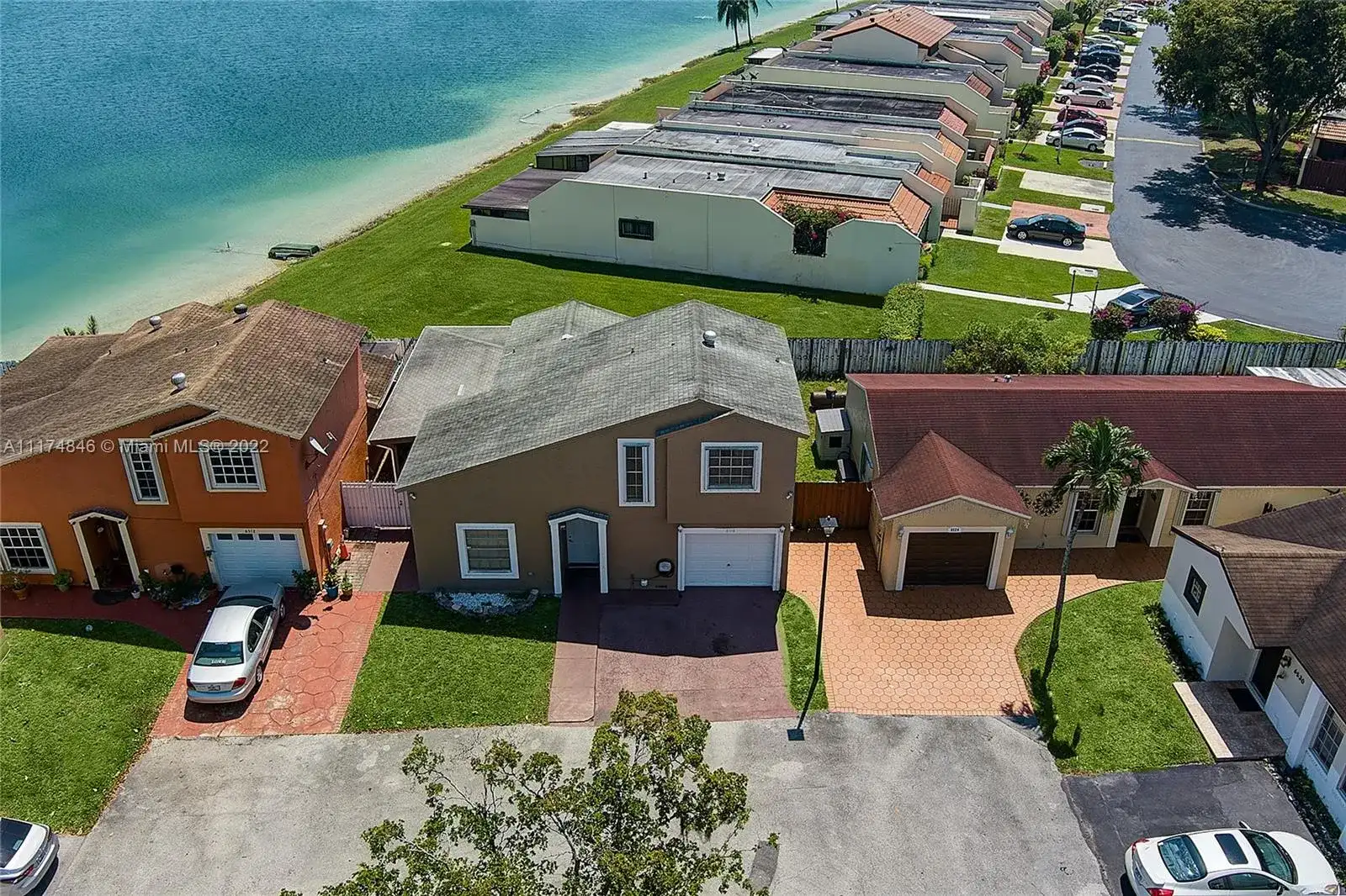 6518 NW 197th Ln, Hialeah FL 33015 photo 2