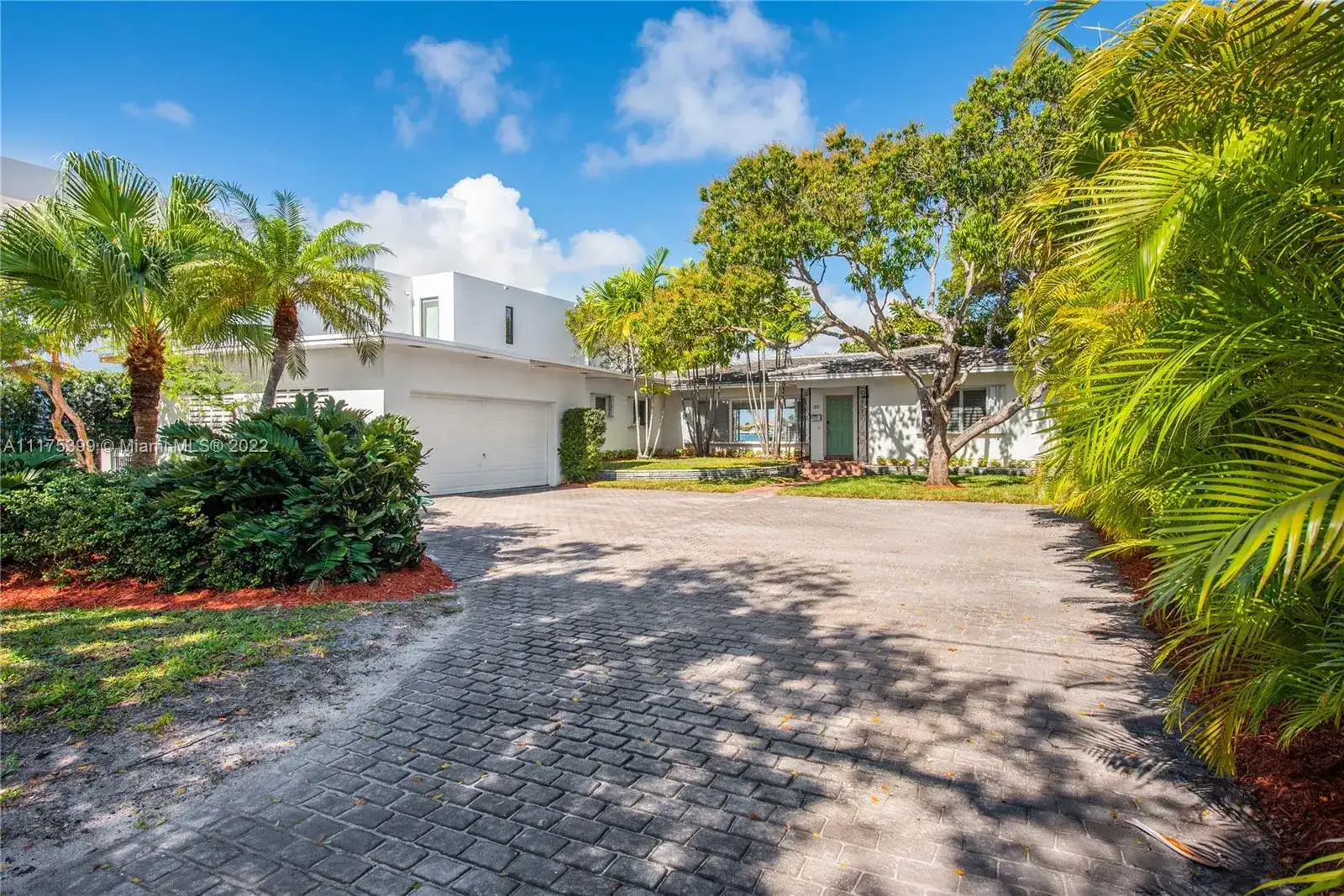 1275 N Biscayne Point Rd, Miami Beach FL 33141 photo 2