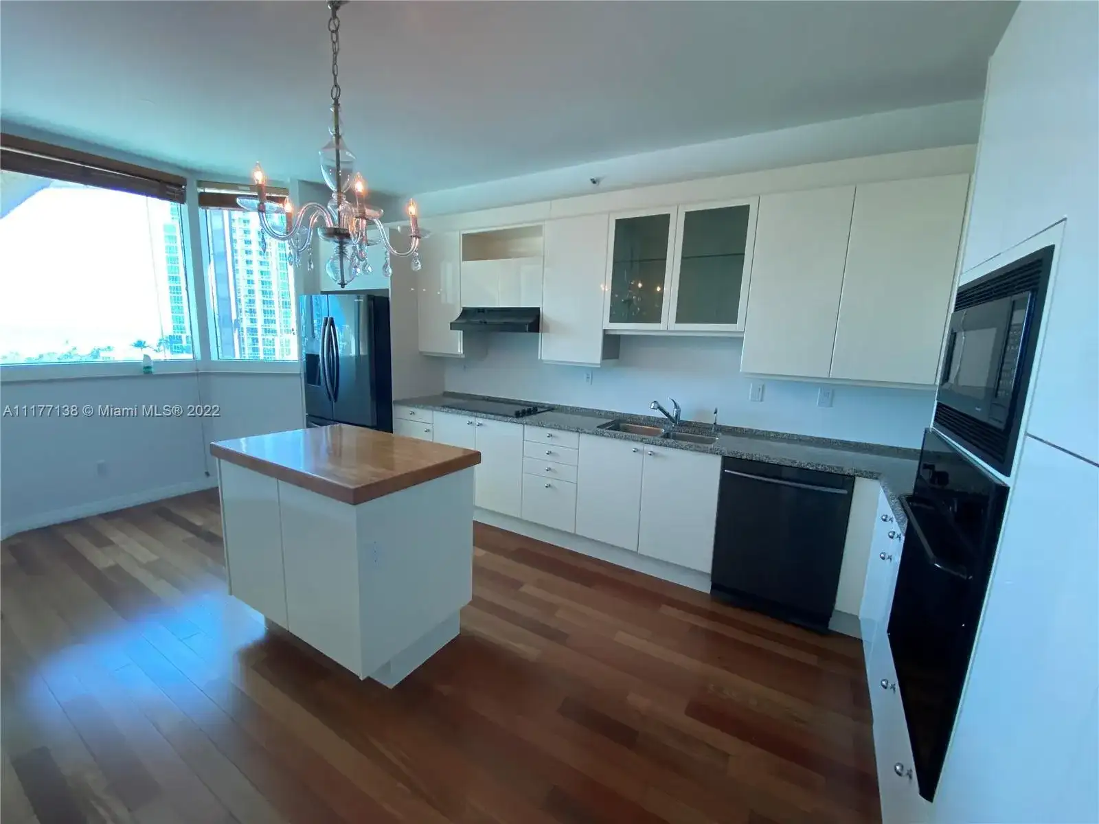 300 S Pointe Dr # 907, Miami Beach FL 33139 photo 3