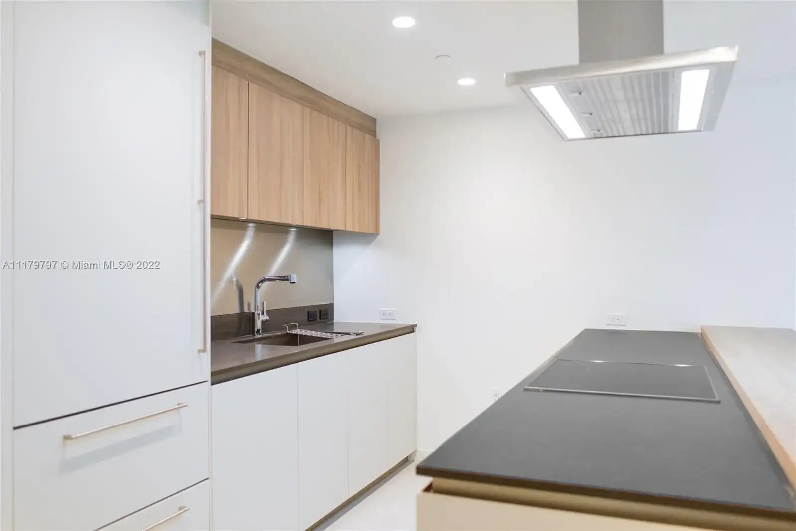 1000 Brickell Plaza # 3307, Miami FL 33131 photo 2