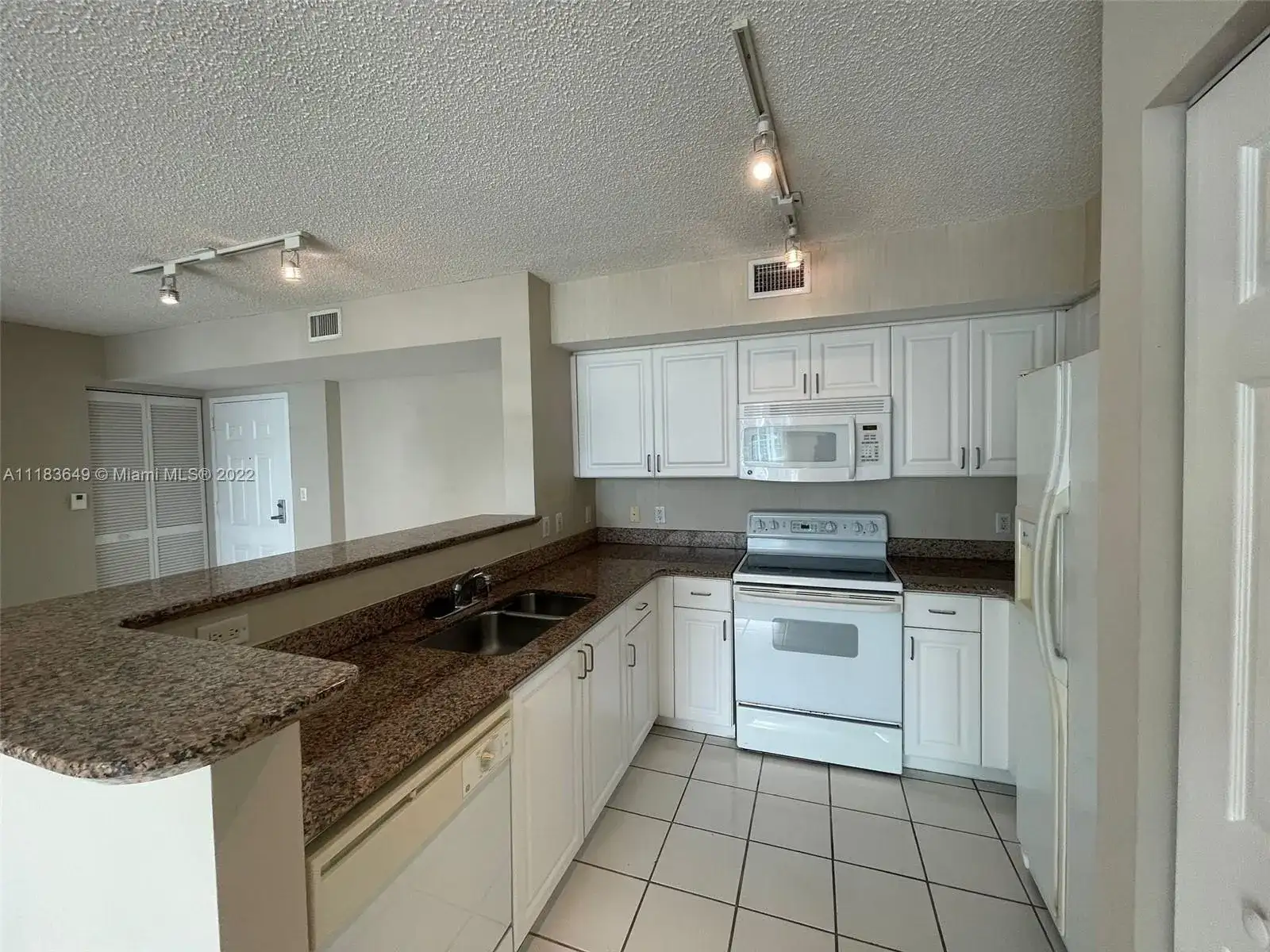 1155 Brickell Bay Dr # 2203, Miami FL 33131 photo 3