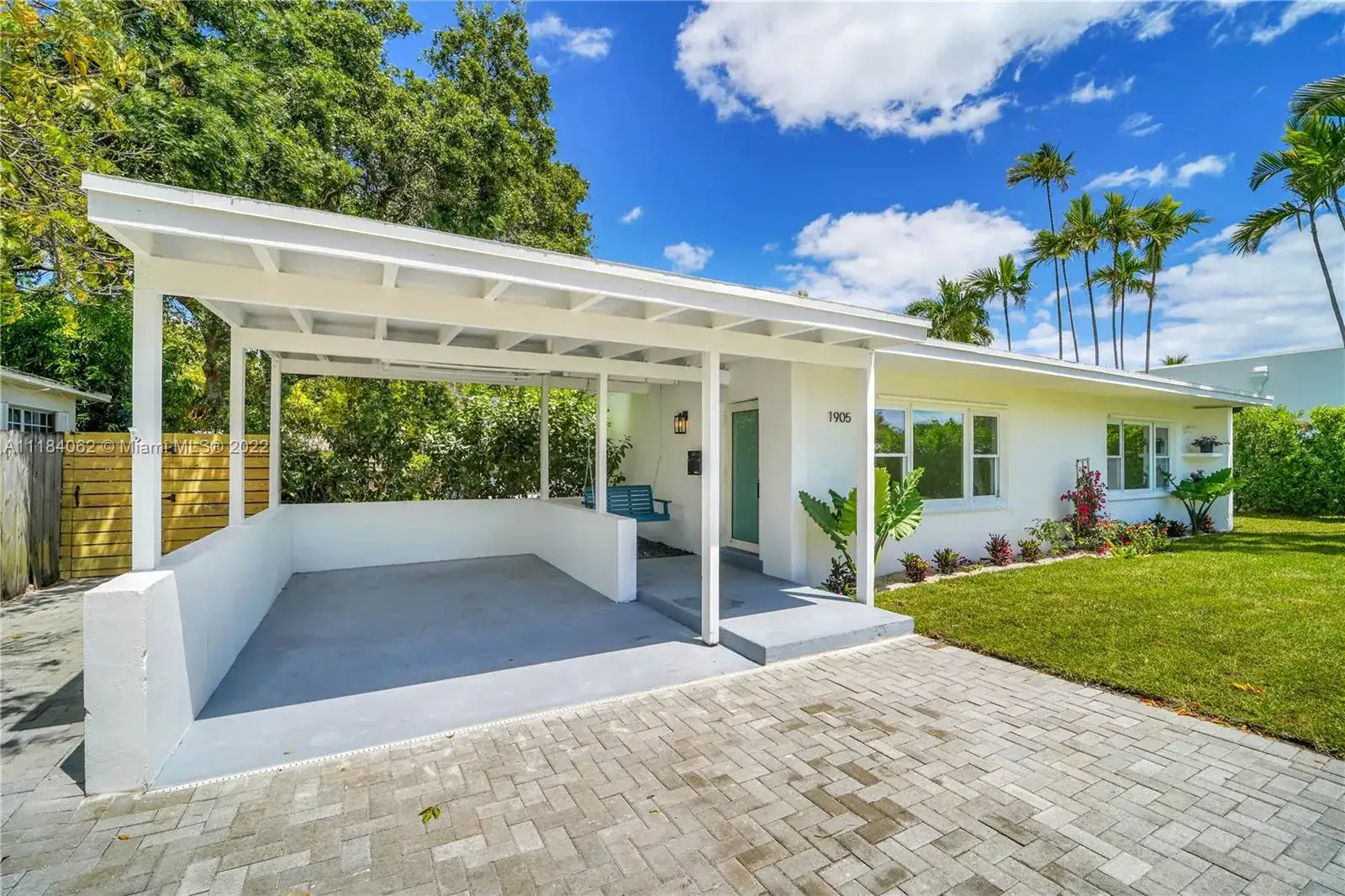 1905 Alamanda Dr, North Miami FL 33181 photo 3