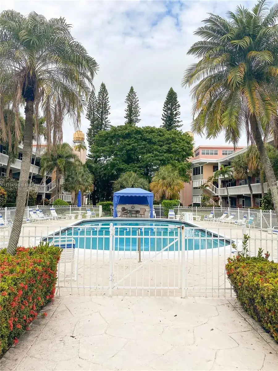 181 NE 14th Ave # 22B, Hallandale Beach FL 33009 photo 2