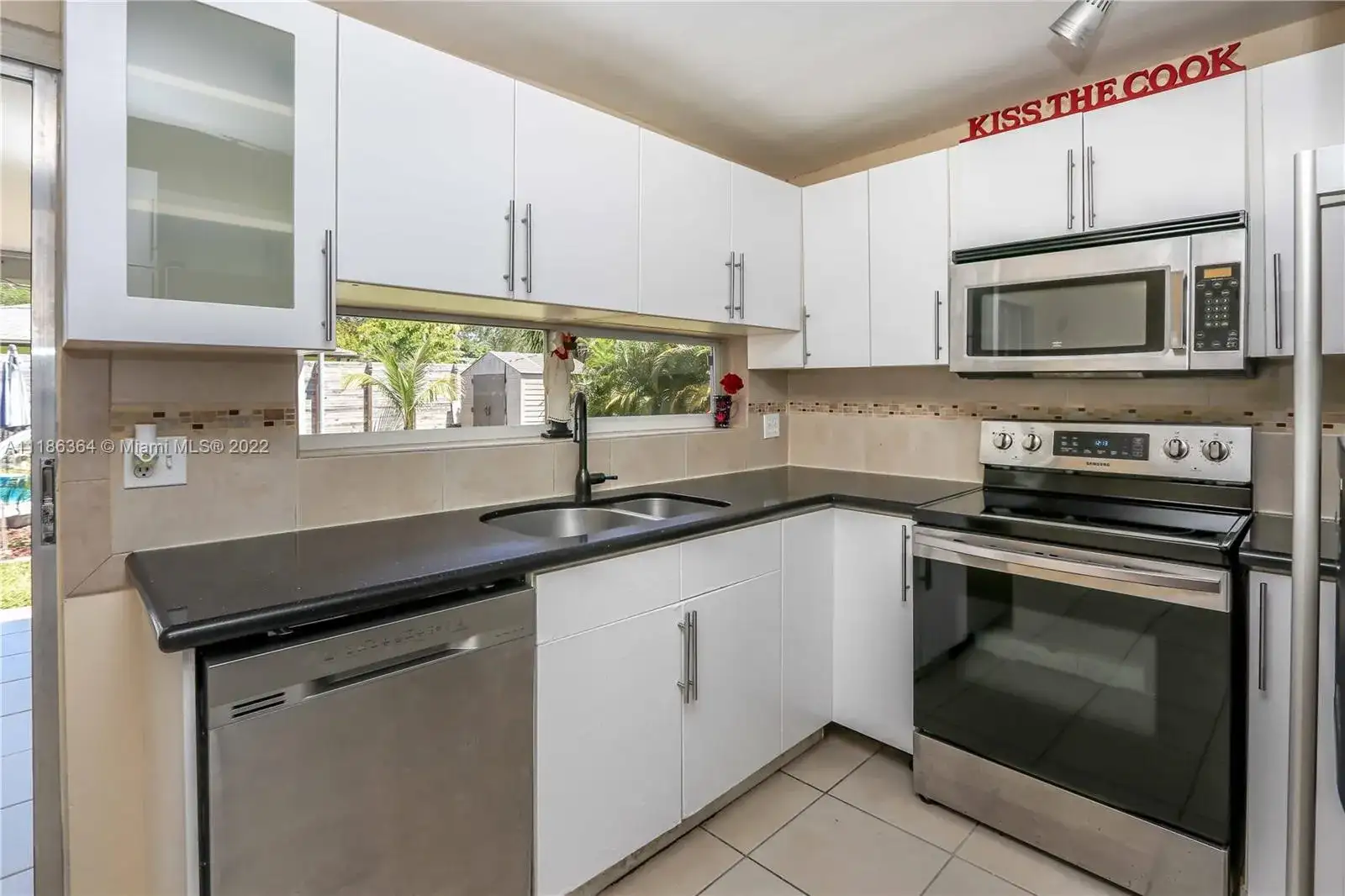 5631 Simms St, Hollywood FL 33021 photo 3