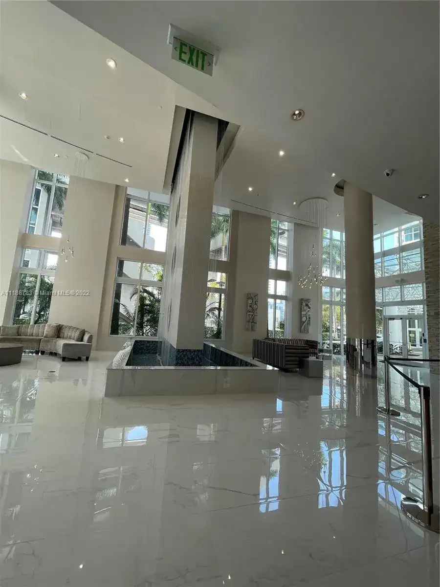 41 SE 5th St # 602, Miami FL 33131 photo 3