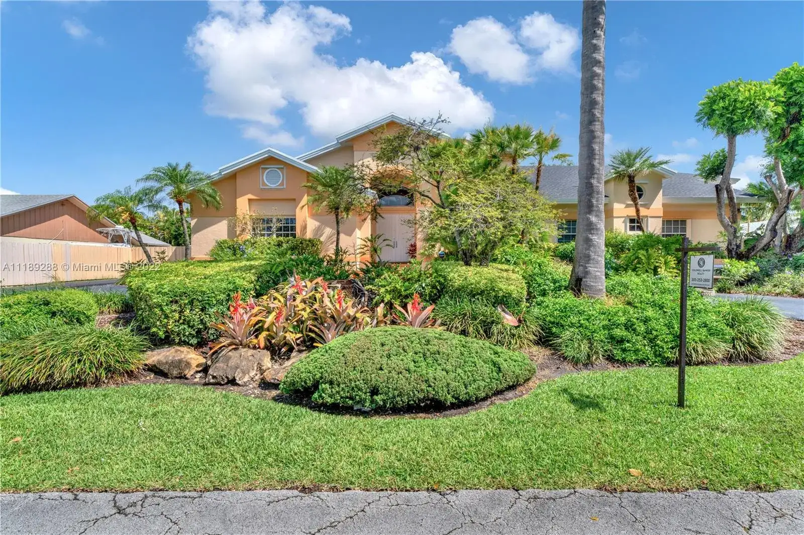 7861 SW 181st Ter, Palmetto Bay FL 33157 photo 2