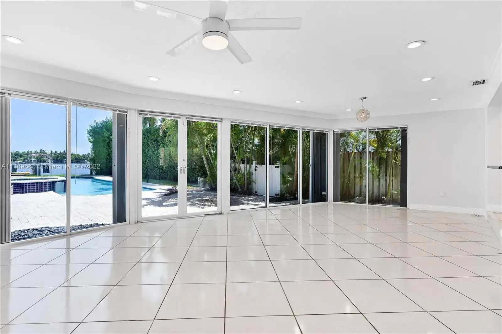 1100 Stillwater Dr, Miami Beach FL 33141 photo 3