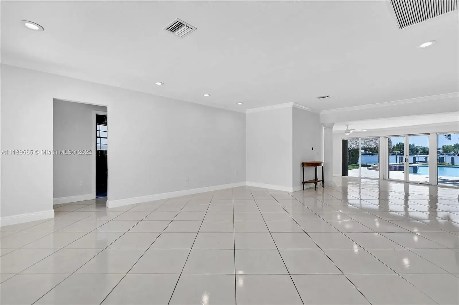 1100 Stillwater Dr, Miami Beach FL 33141 photo 4