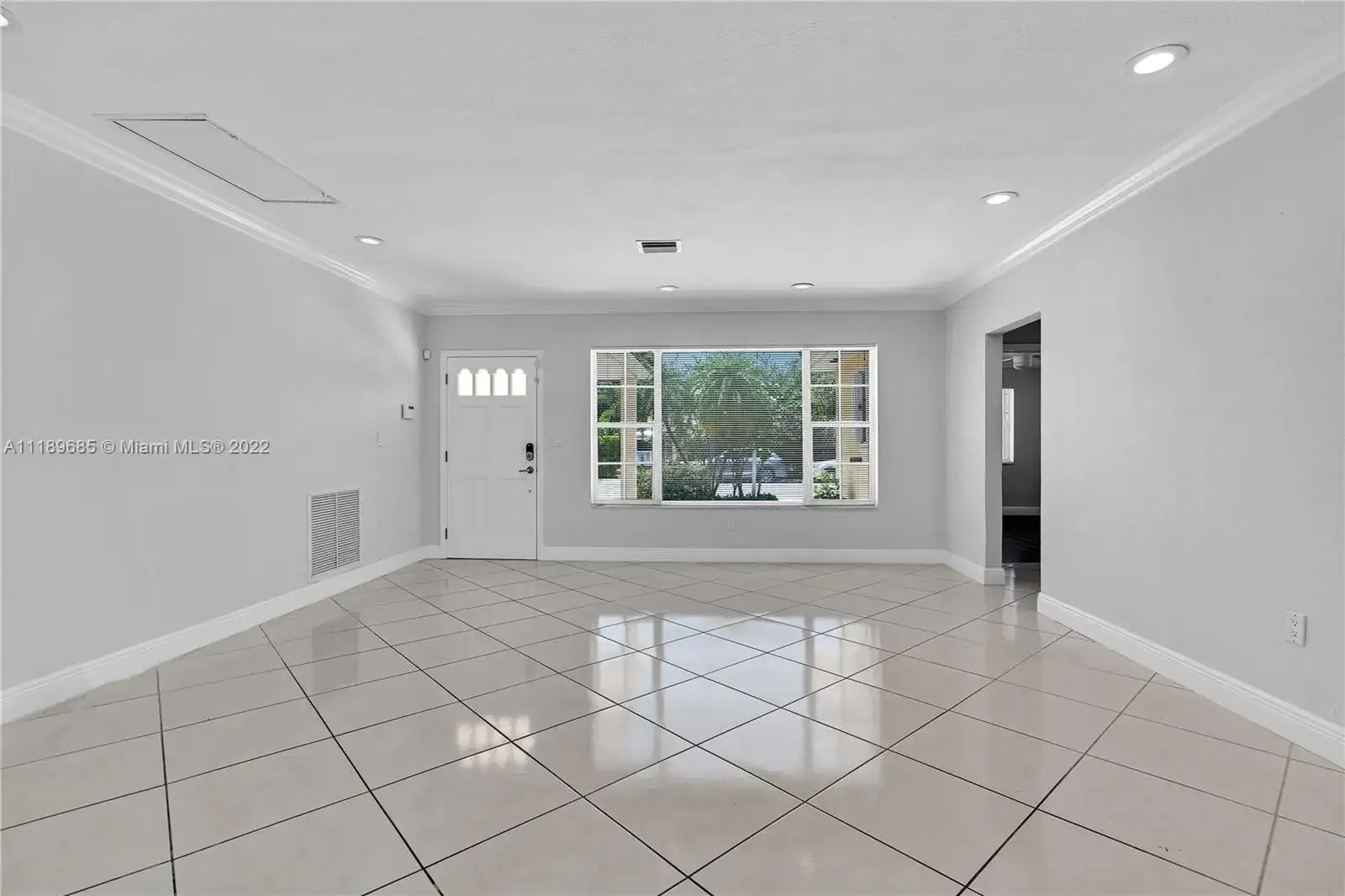 1100 Stillwater Dr, Miami Beach FL 33141 photo 5