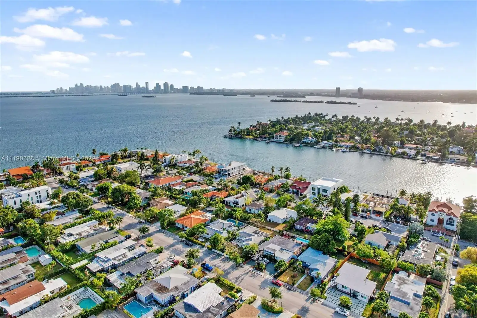 7544 W Treasure Dr, North Bay Village FL 33141 photo 3