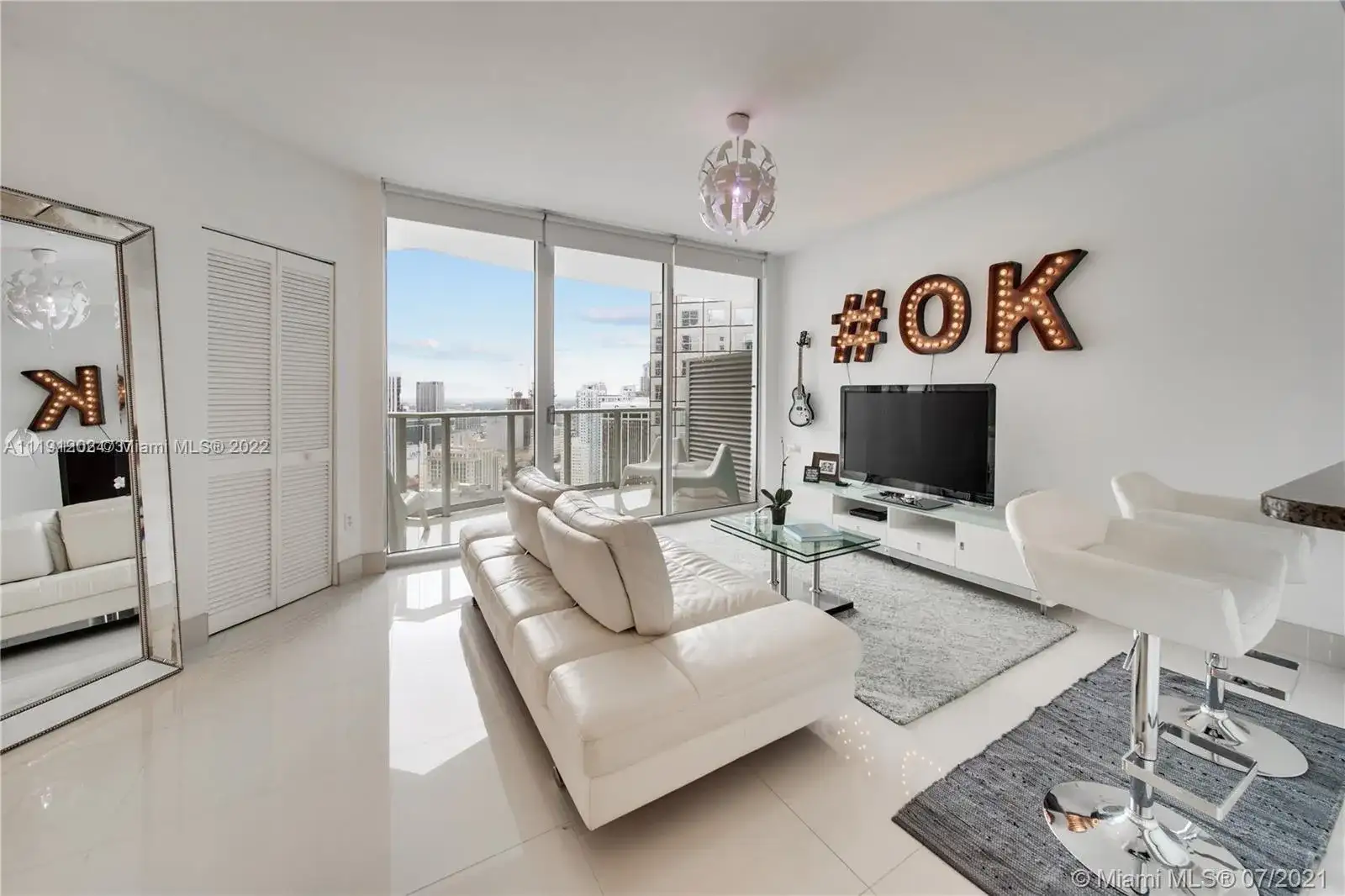 300 S Biscayne Blvd # 3605, Miami FL 33131 photo 3
