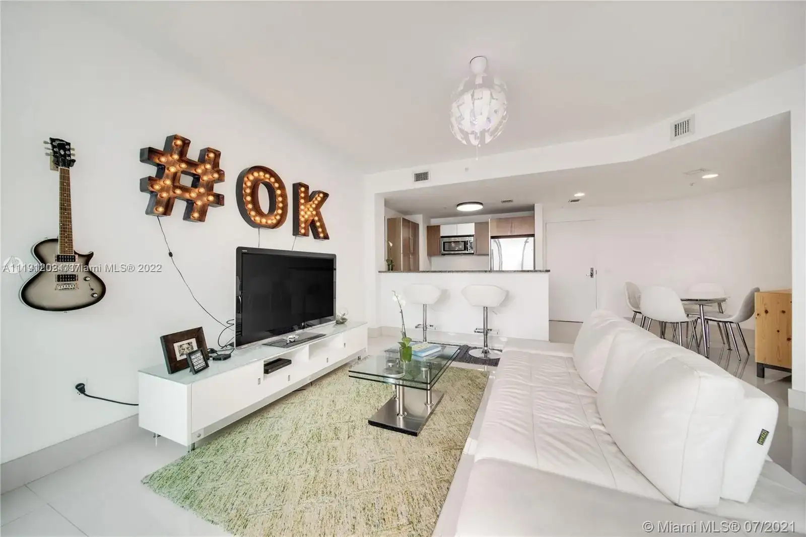 300 S Biscayne Blvd # 3605, Miami FL 33131 photo 4