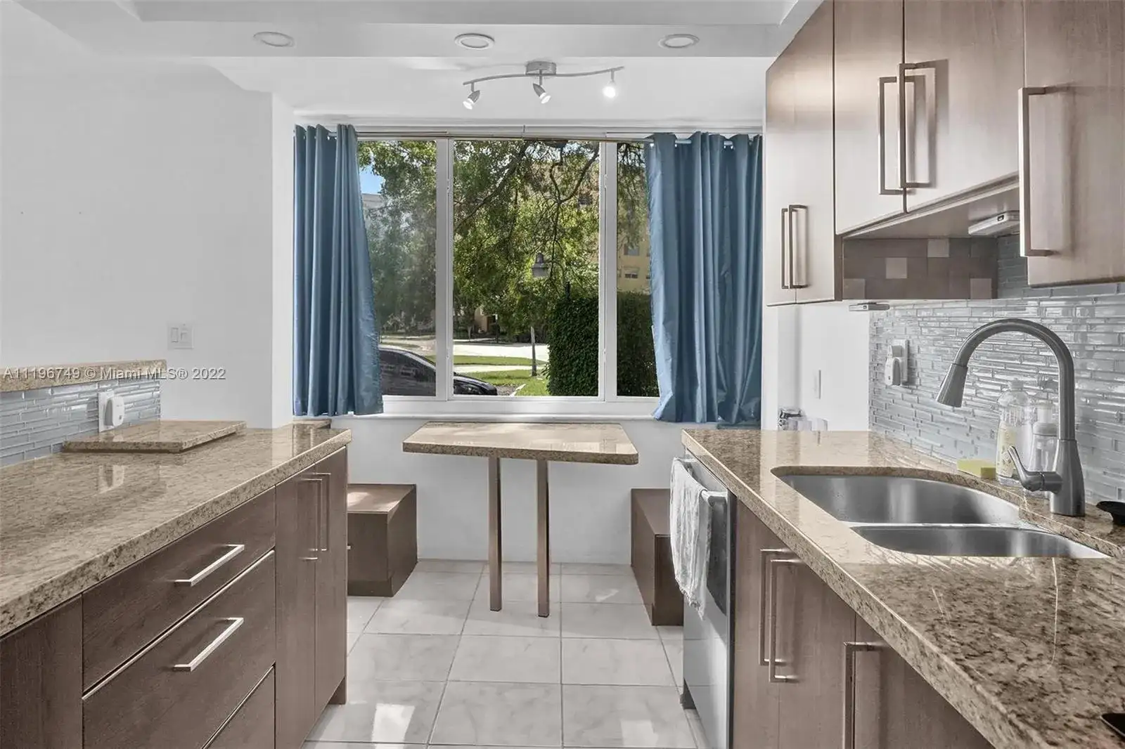 250 180th Dr # 155, Sunny Isles Beach FL 33160 photo 3