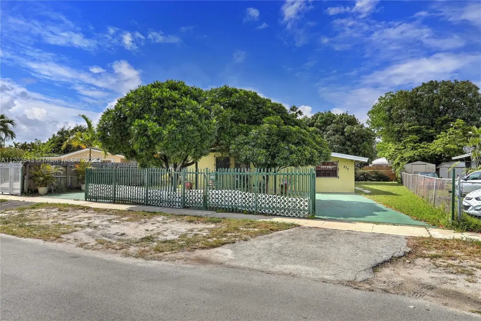 830 SE 7th Pl, Hialeah FL 33010 photo 2