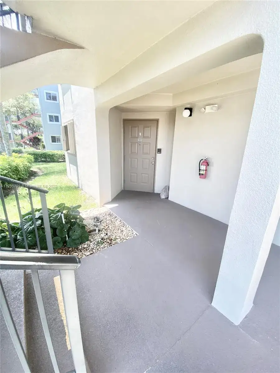 700 SW 137th Ave # 101H, Pembroke Pines FL 33027 photo 2