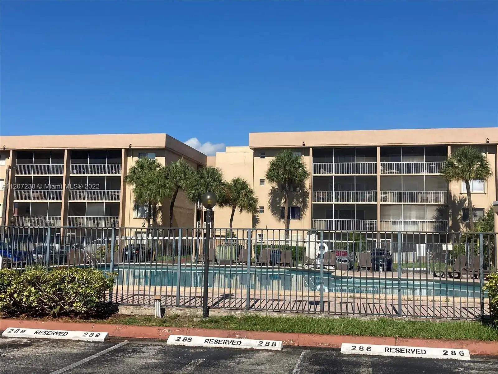 17000 NW 67th Ave # 147, Hialeah FL 33015 photo 2