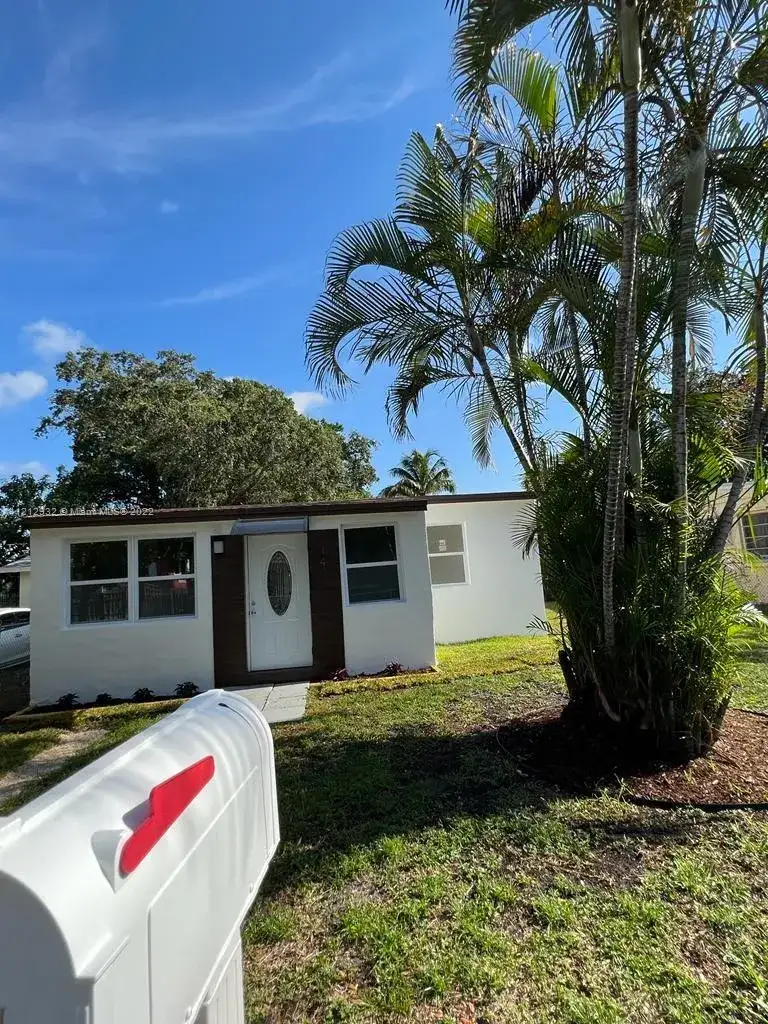 1441 NE 154th Ter, North Miami Beach FL 33162 photo 4
