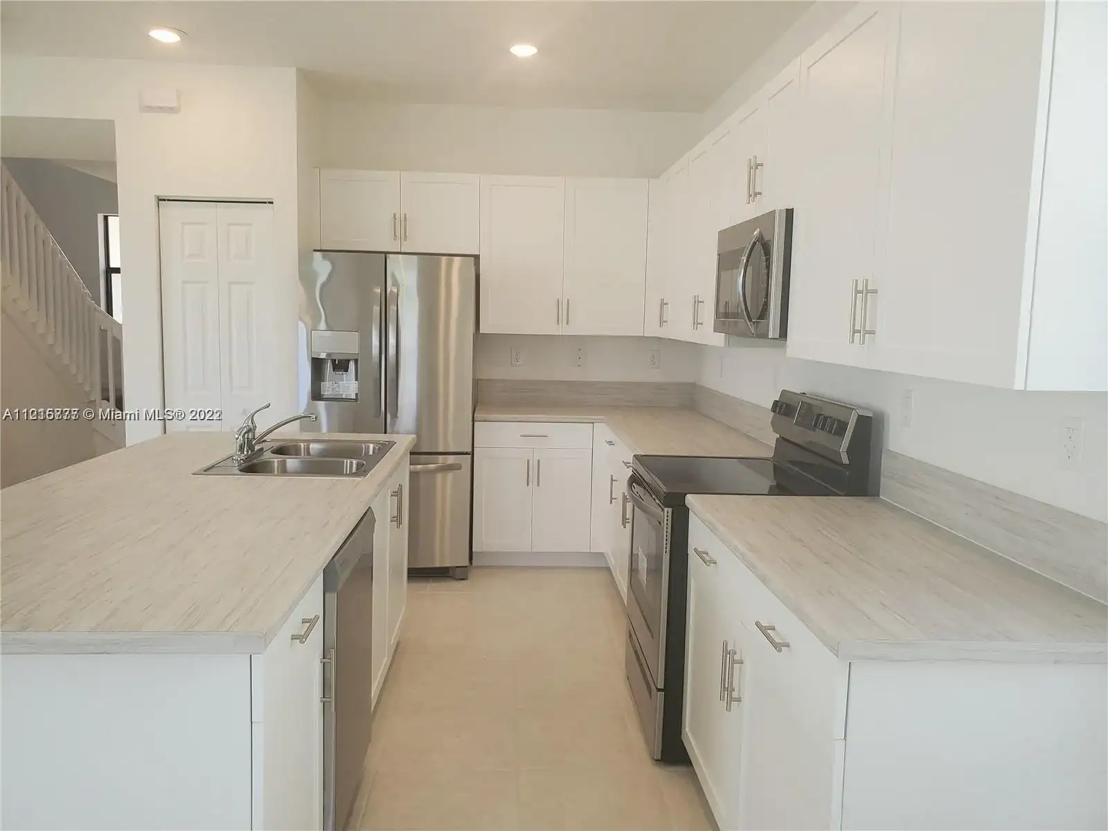 11036 W 35th Way, Hialeah FL 33018 photo 3