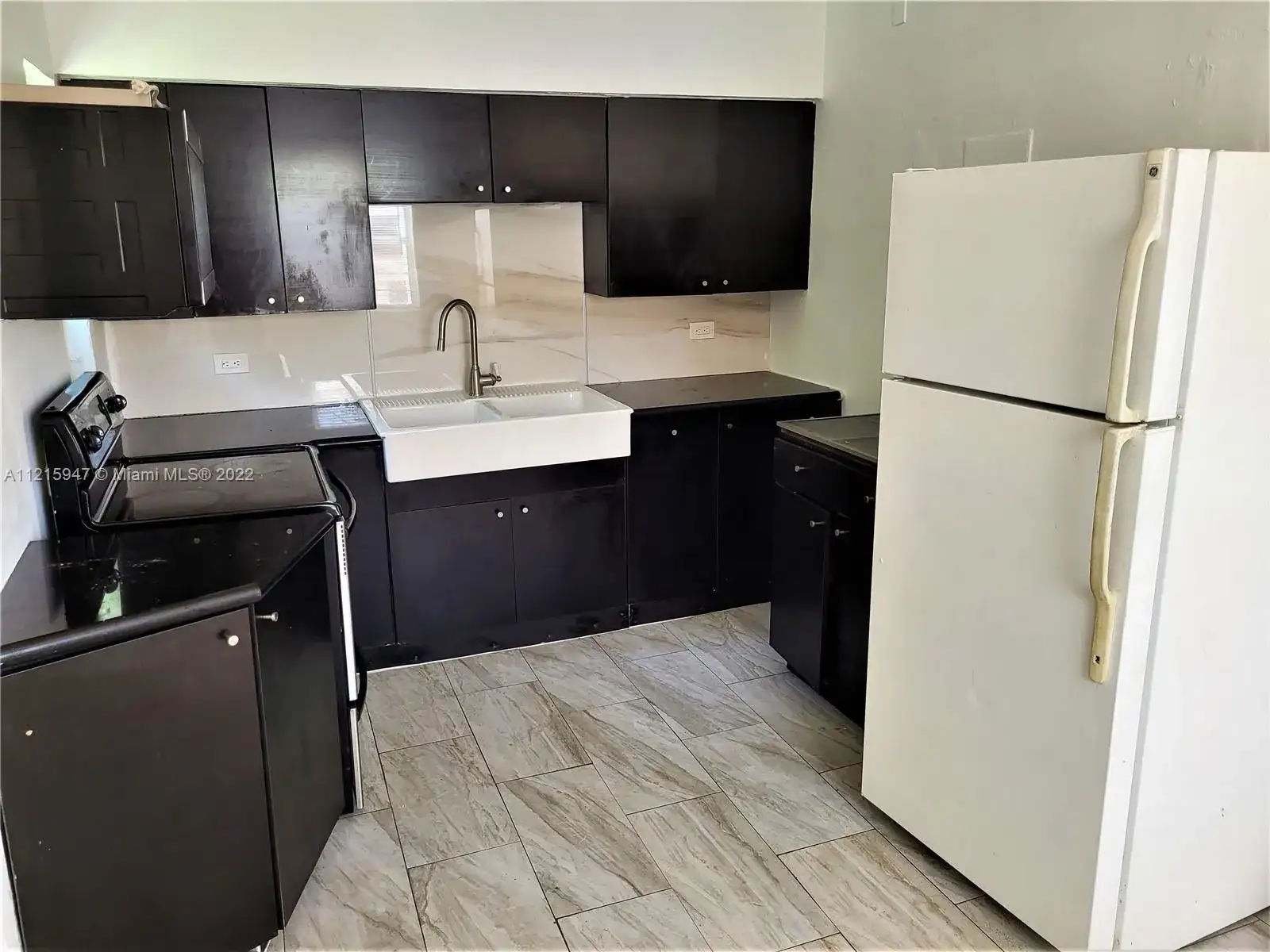 1021 NW 37th Ave, Miami FL 33125 photo 2
