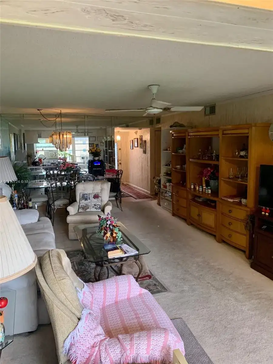 9330 Sunrise Lakes Blvd # 304, Sunrise FL 33322 photo 2