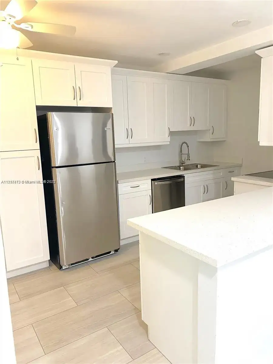 7300 Byron Ave # 11, Miami Beach FL 33141 photo 2