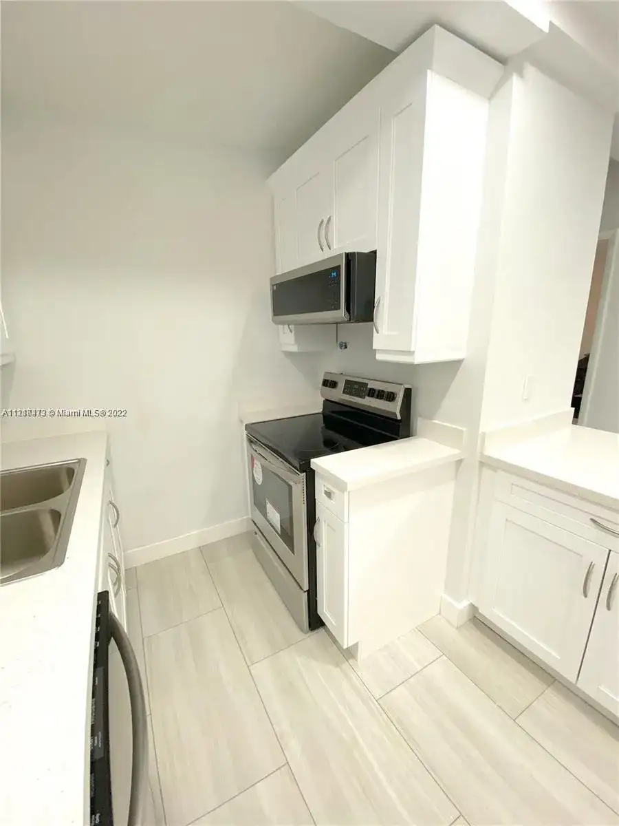 7300 Byron Ave # 11, Miami Beach FL 33141 photo 3