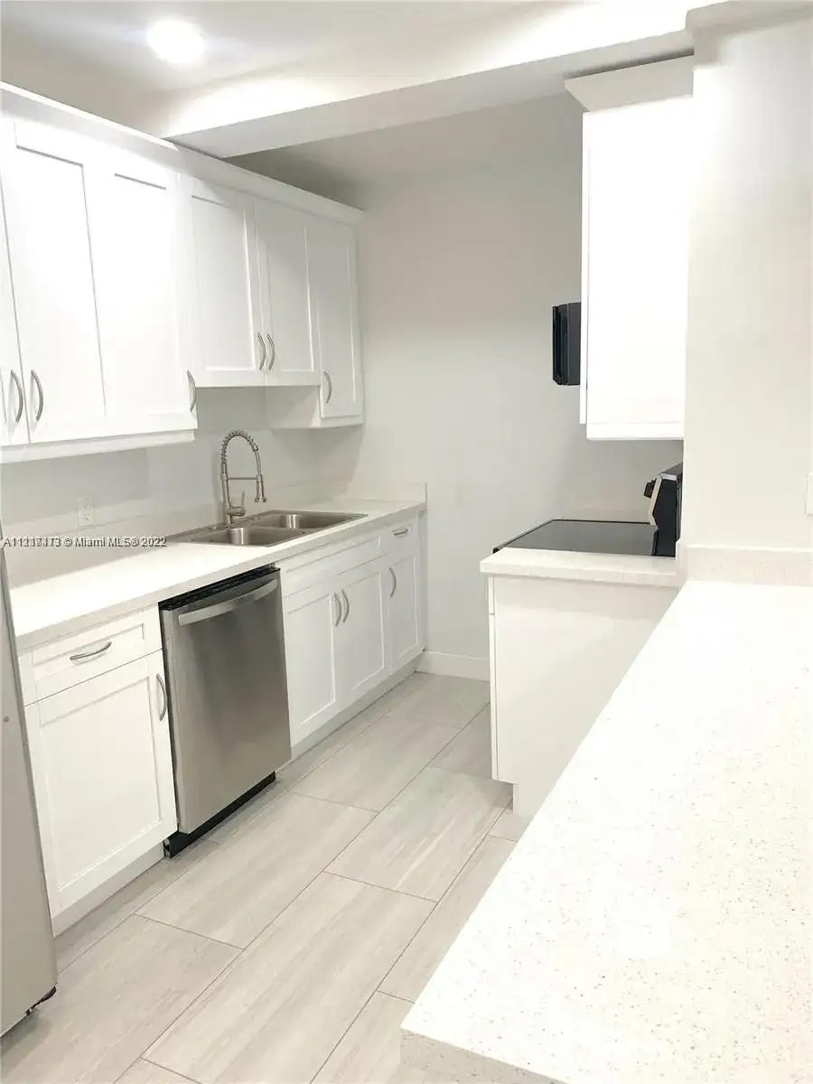 7300 Byron Ave # 11, Miami Beach FL 33141 photo 4