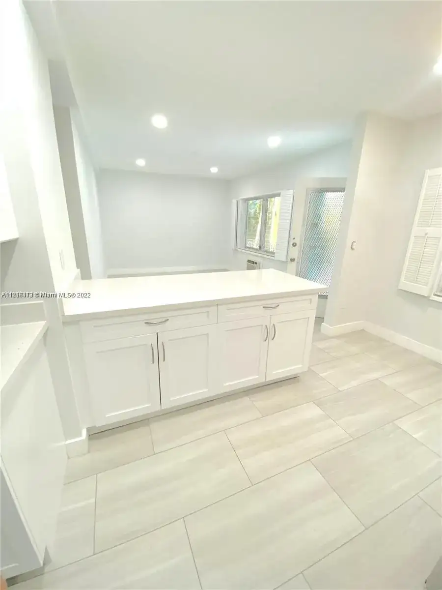 7300 Byron Ave # 11, Miami Beach FL 33141 photo 5