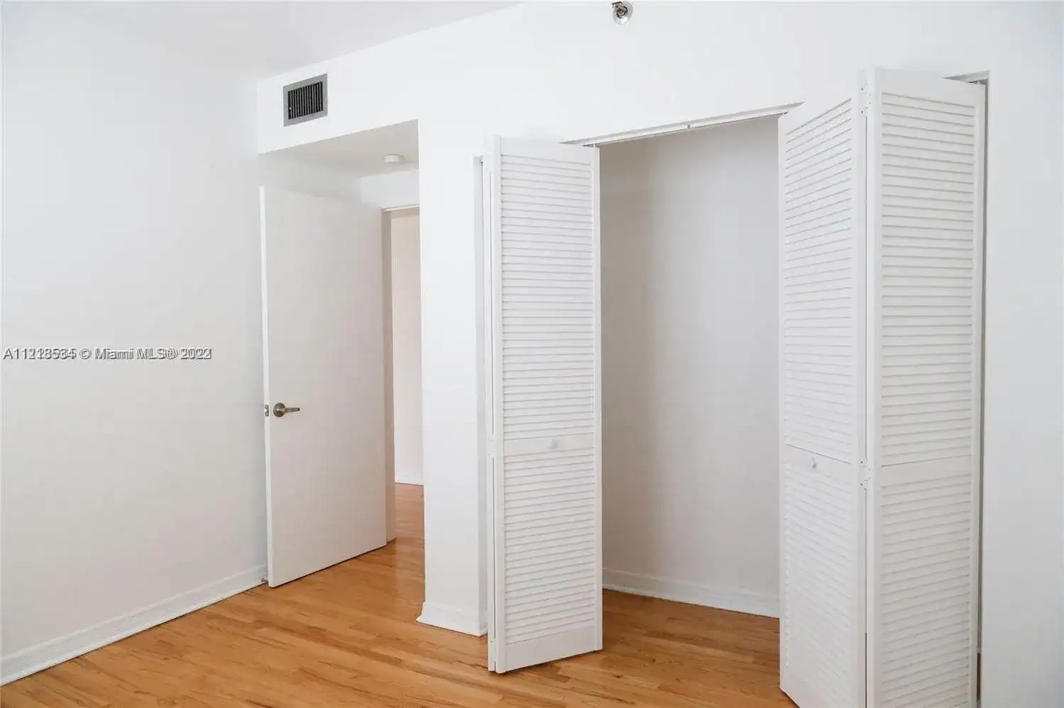 802 Euclid Ave # 302, Miami Beach FL 33139 photo 4