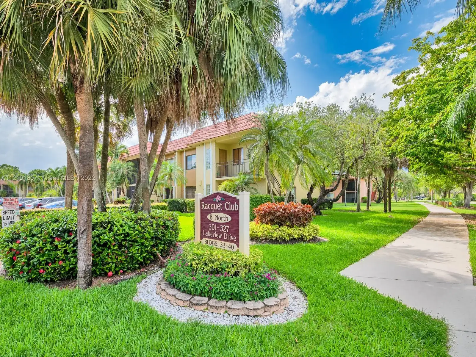 305 Lakeview Dr # 104, Weston FL 33326 photo 2