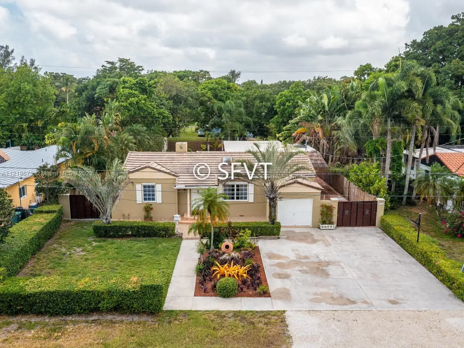 1102 NE 117th St, Biscayne Park FL 33161 photo 2