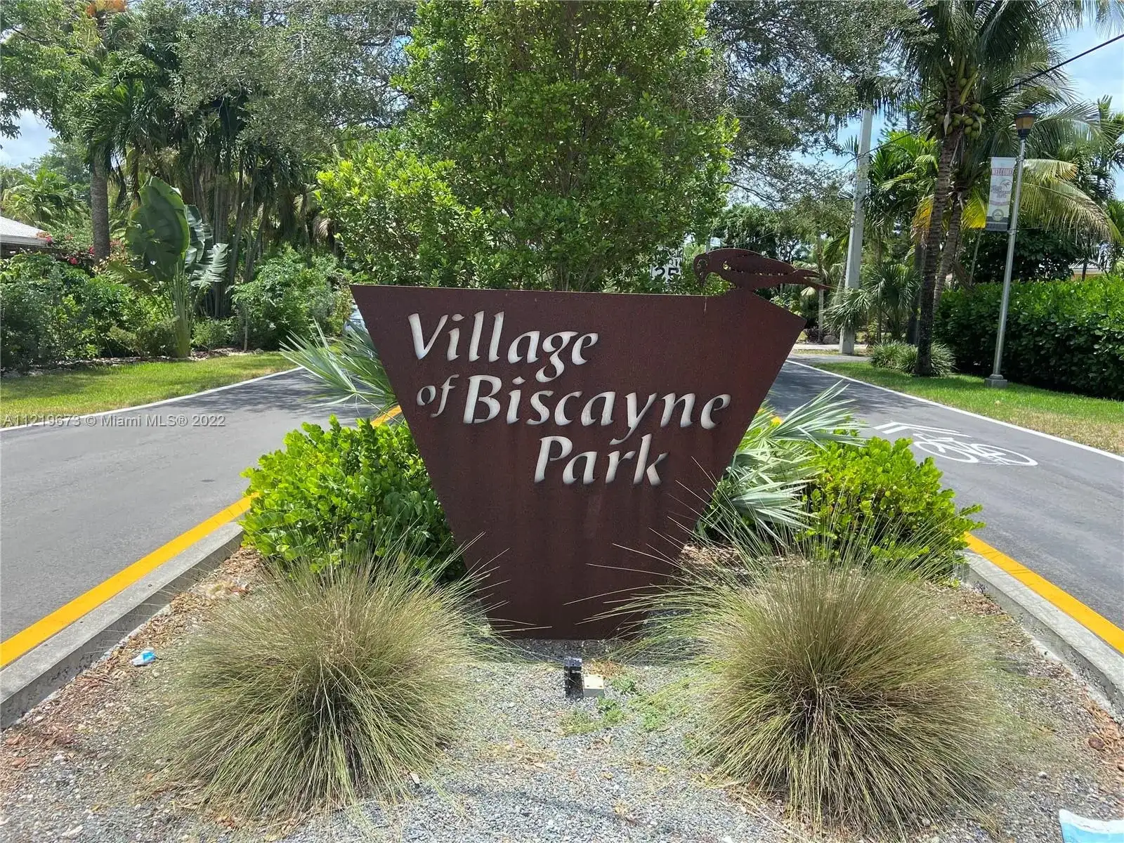 1102 NE 117th St, Biscayne Park FL 33161 photo 3
