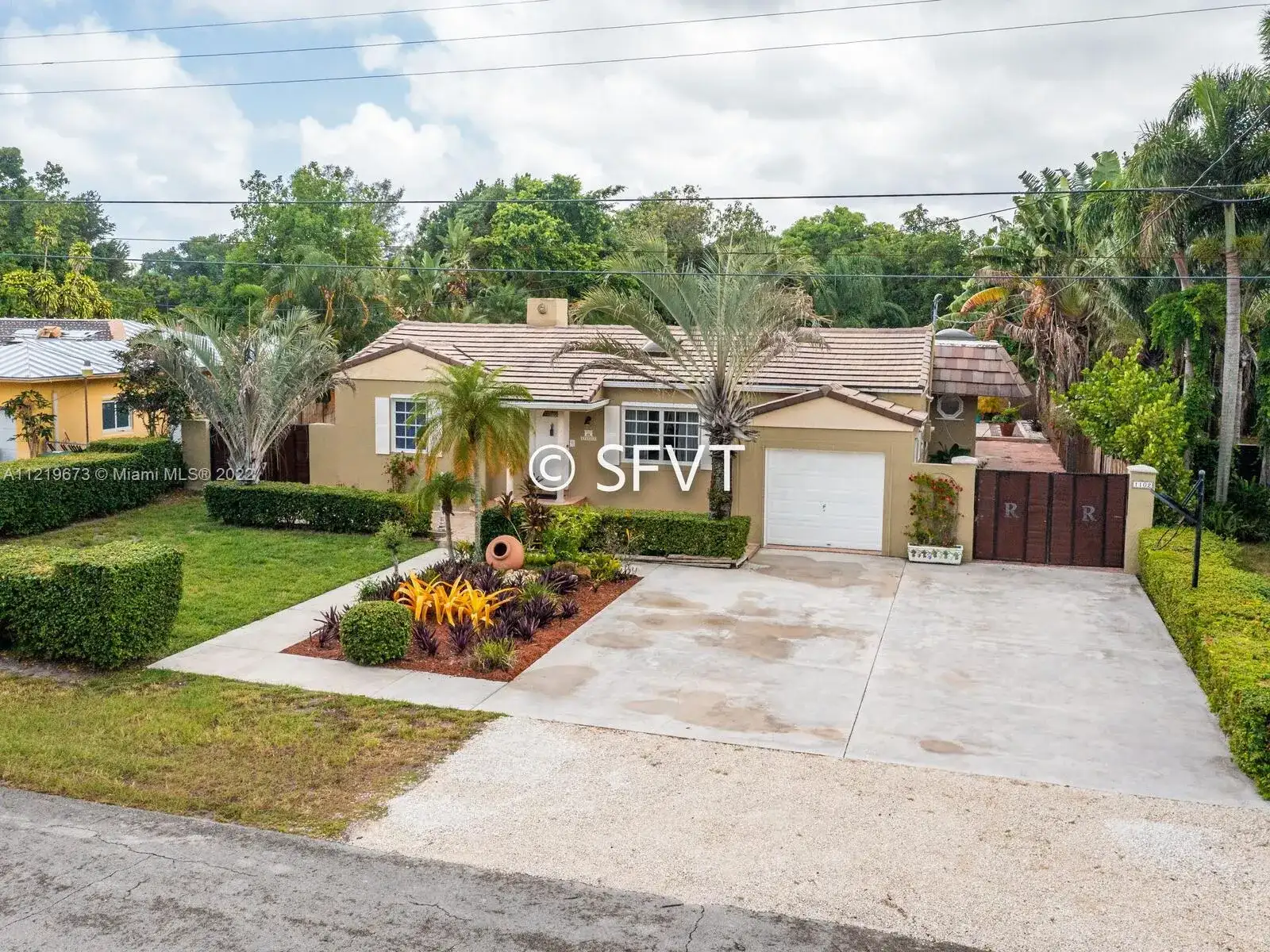 1102 NE 117th St, Biscayne Park FL 33161 photo 4