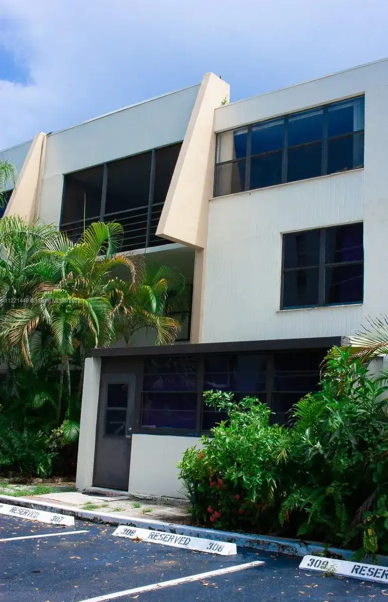 20350 W Country Club Dr # 4, Aventura FL 33180 photo 3