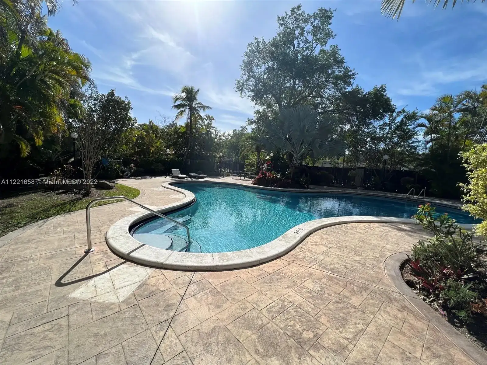 6902 N Kendall Dr # E303, Pinecrest FL 33156 photo 2