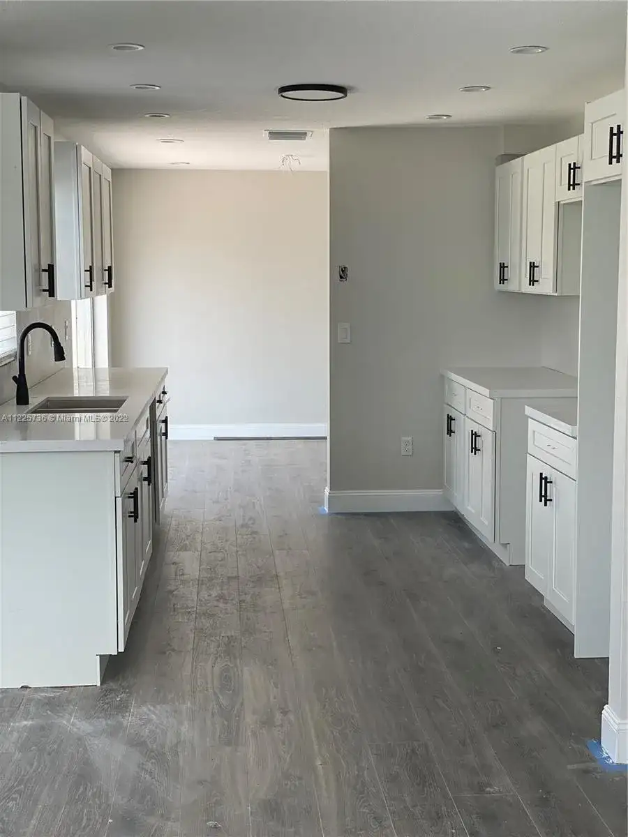 9621 SW 11th St, Pembroke Pines FL 33025 photo 3