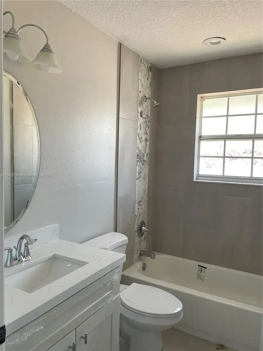 9621 SW 11th St, Pembroke Pines FL 33025 photo 4