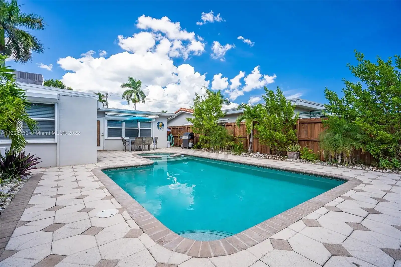 1148 Johnson St, Hollywood FL 33019 photo 2